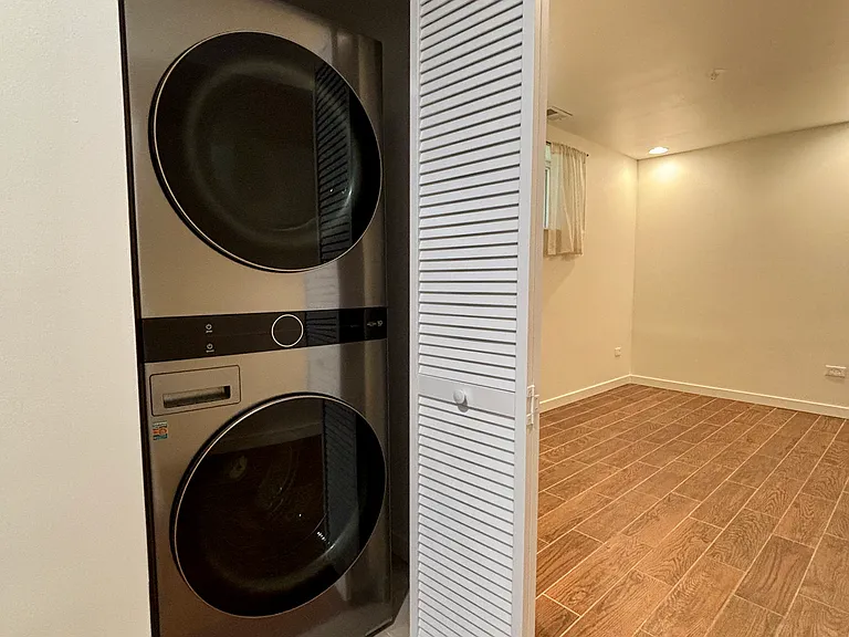 In-unit washer/dryer