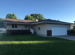 2006 W 38th St, Kearney, NE 68845