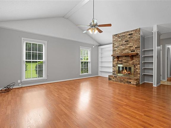 3rd image of 2602 Meadowview Dr
