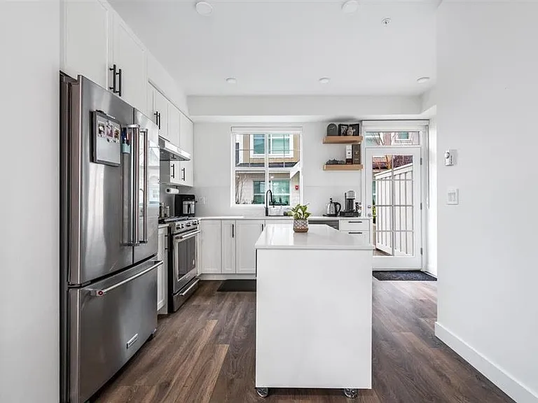 707 Robinson St #108 — Photo 16