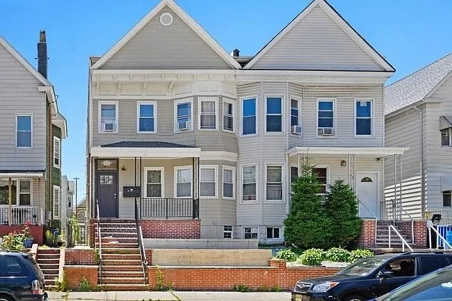 2 bed, 700 sqft, $2,200 — Photo 3