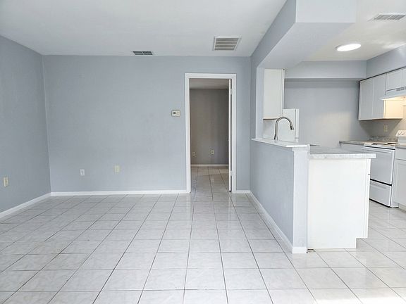 2nd image of 613 Marianna Rd #613