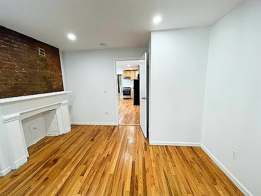 Rented by Bond New York | media 7
