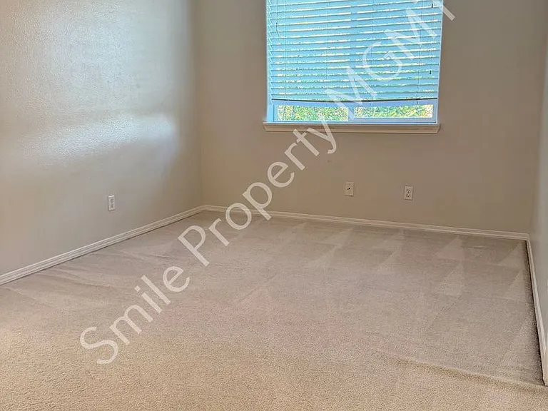 184 SW 105th Ter — Photo 14