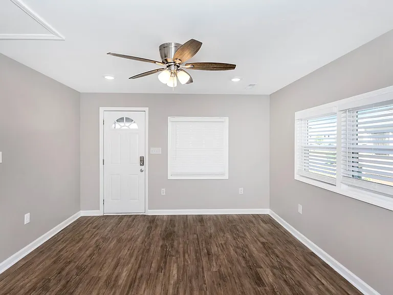 2819 Barbara Dr NW — Photo 9