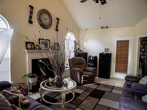 4th image of 493 E Lake Dr