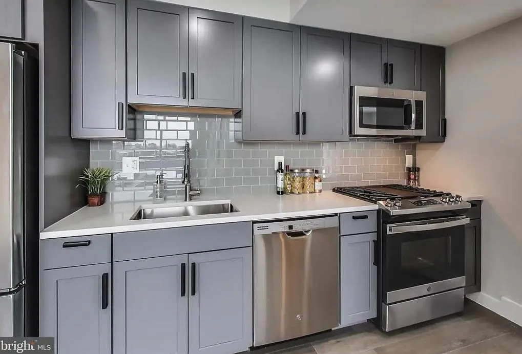 2 bed, 820 sqft, $3,000 — Photo 3