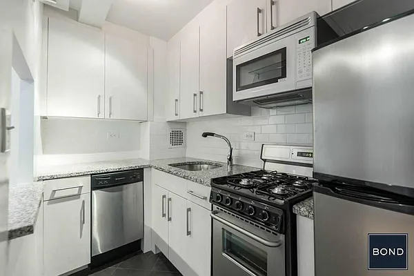 Rented by Bond New York | media 31