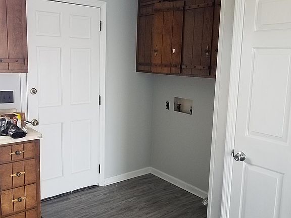 Kitchen/Laundry Hook-Ups