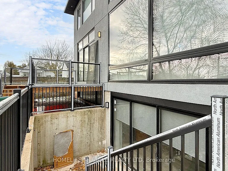 150 Stewart St — Photo 32