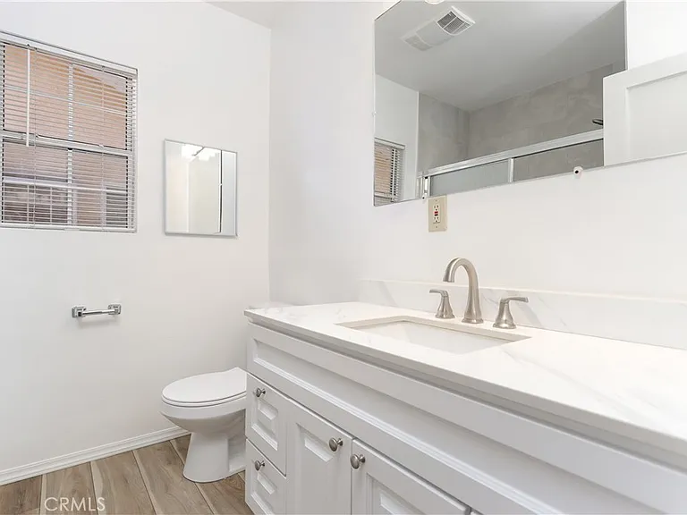13951 Terra Bella St — Photo 6