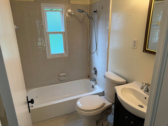 2nd image of 801 Bowen Cir