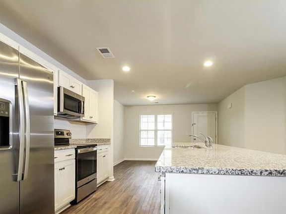 4th image of 148 Andress St
