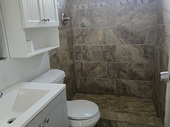 4th image of 1006 W Maxanna Blvd