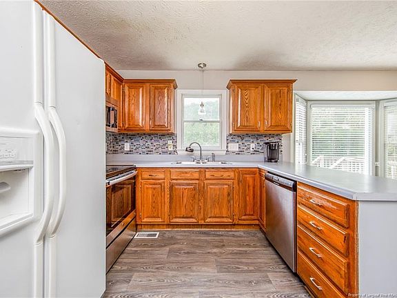 5th image of 3529 Gables Dr