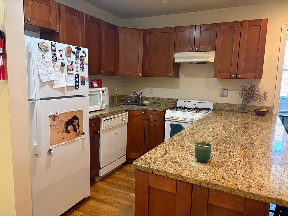 1st image of 62 Egmont St APT 6D