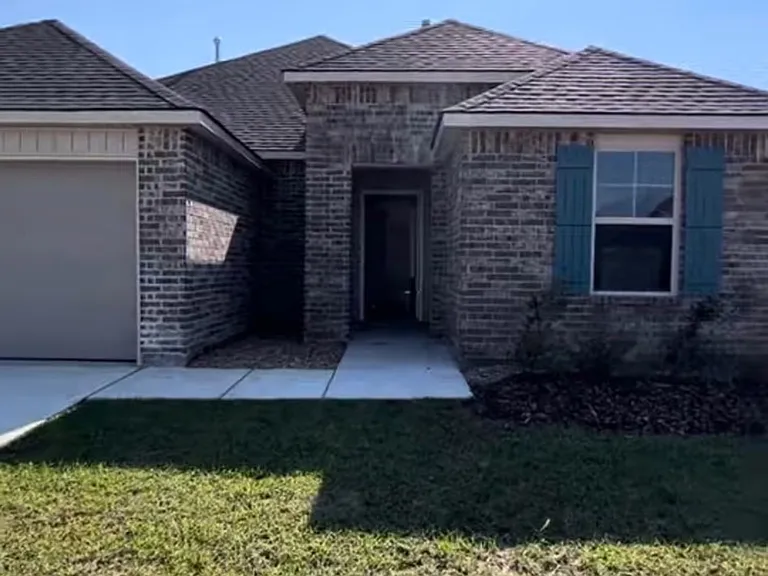 311 Broussard Hill Dr — Photo 1