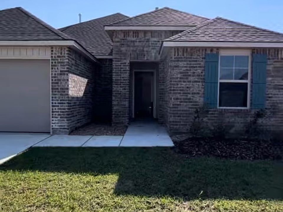 1st image of 311 Broussard Hill Dr