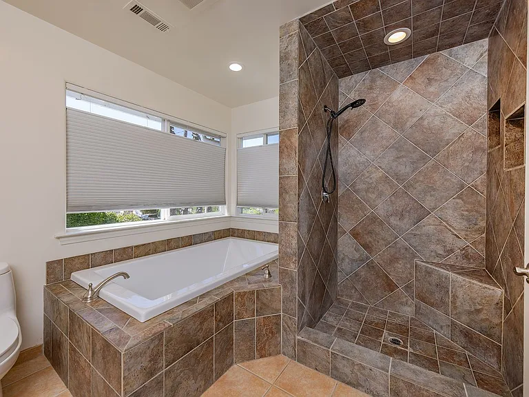 304 El Conejo Dr — Photo 11