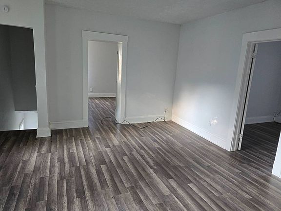 3rd image of 8323 Medina Ave