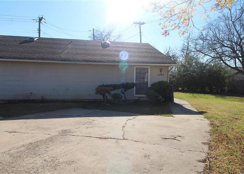 1st image of 1207 Parkwood Ct