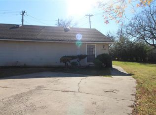 1207 Parkwood Ct, Moore, OK 73160