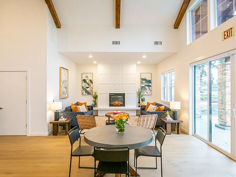 Pacific Valley Apartments — Photo 30