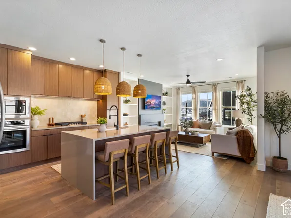 7228 S Nightshade Way W #300, West Jordan, UT 84081