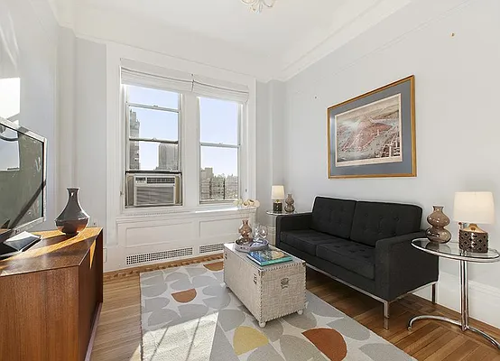 Sold by Warburg | media 17