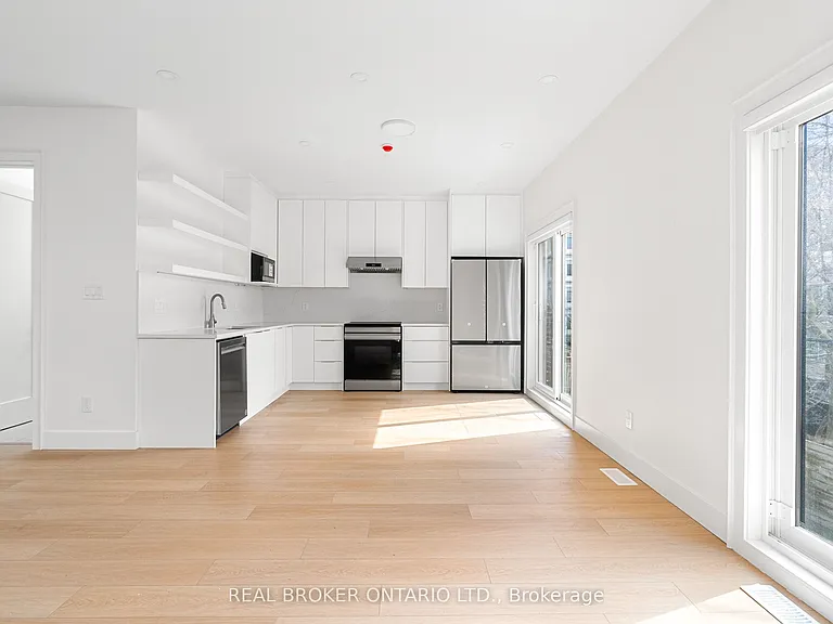 21 Farnham Ave #LANEWAY - UPPER — Photo 5
