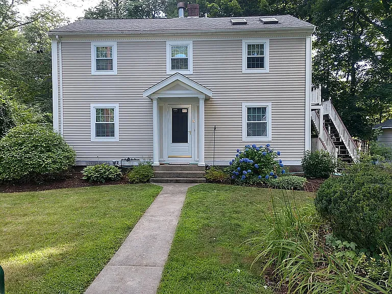 Well-maintained Colonel in near Natick Center