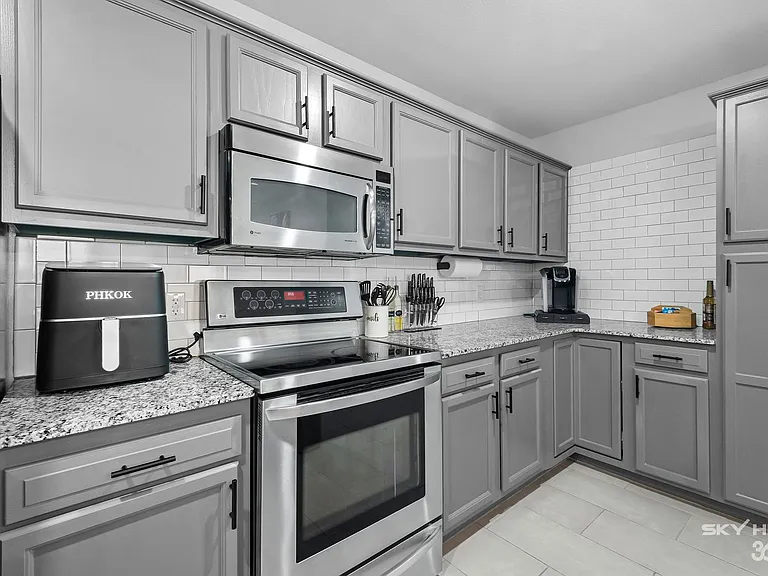 729 S Erika Ave — Photo 8