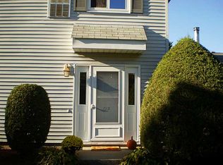 713 Manomet Ct, Warwick, RI 02886