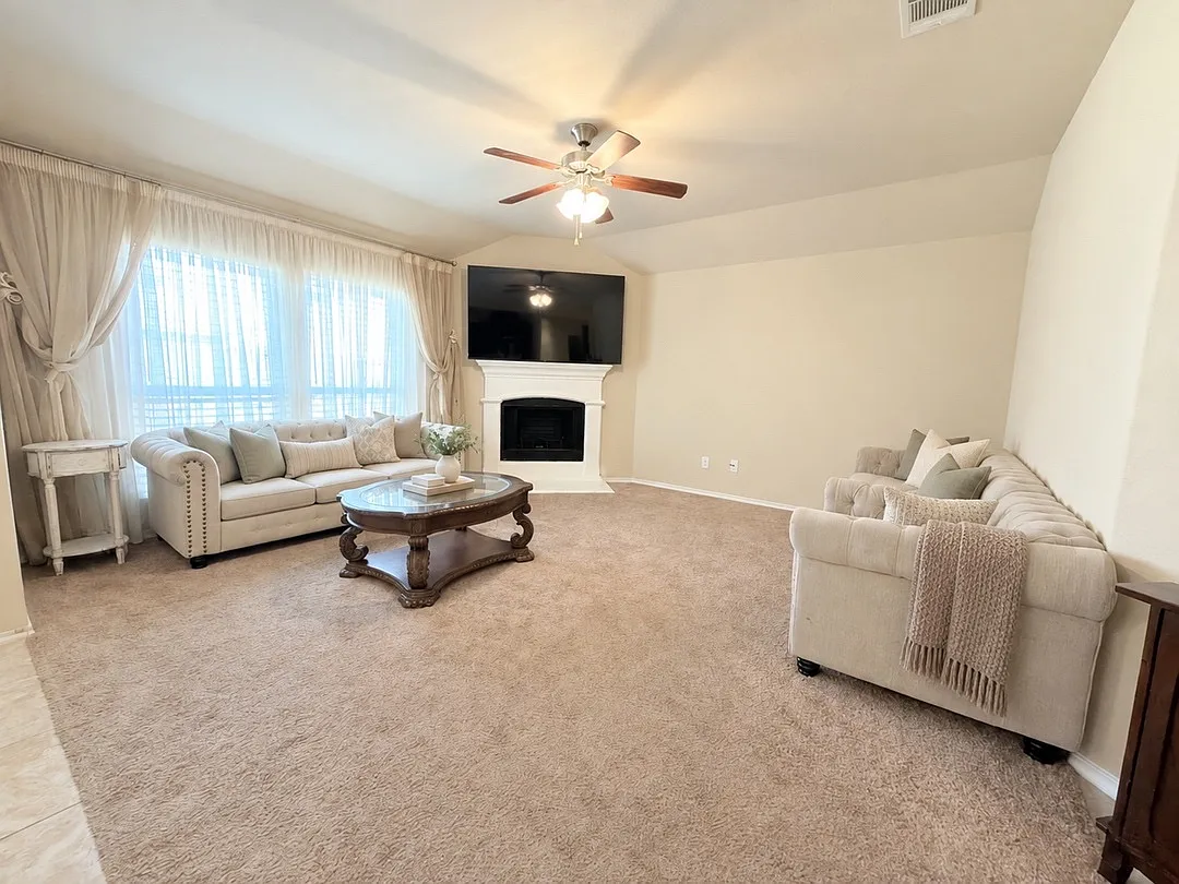 3 bed, 1866 sqft, $2,500 — Photo 3