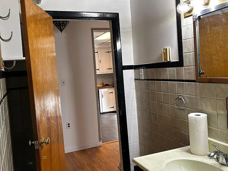 308 N Blakely St — Photo 34