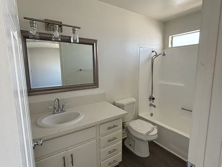 13602 Cordary Ave #20 — Photo 6