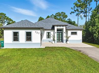 727 12th St SE, Naples, FL 34117