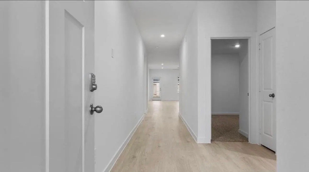 4 bed, 2.5 bath, $2,800 — Photo 2
