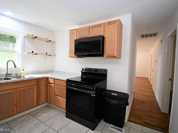 5th image of 240 Juniper Dr