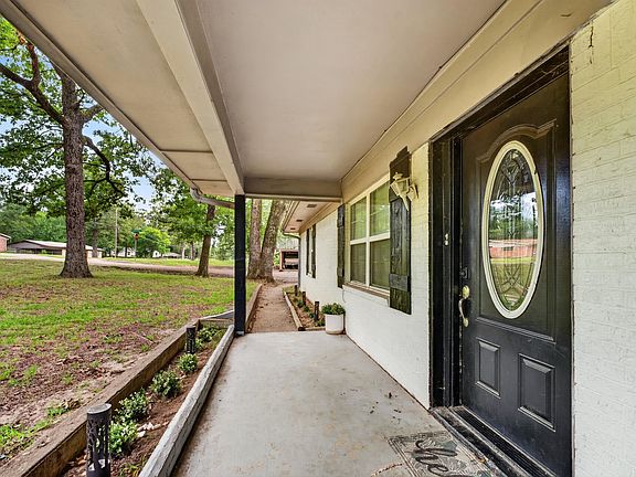 3rd image of 1477 Woodland Dr