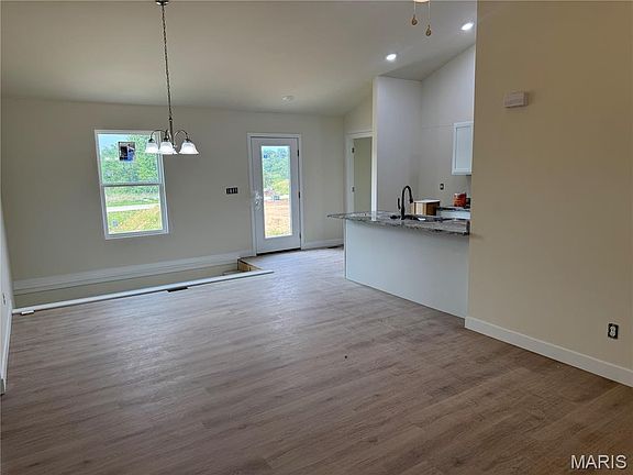 5th image of 270 Railroad St