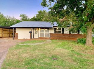 220 Blackburn Blvd, Elk City, OK 73644