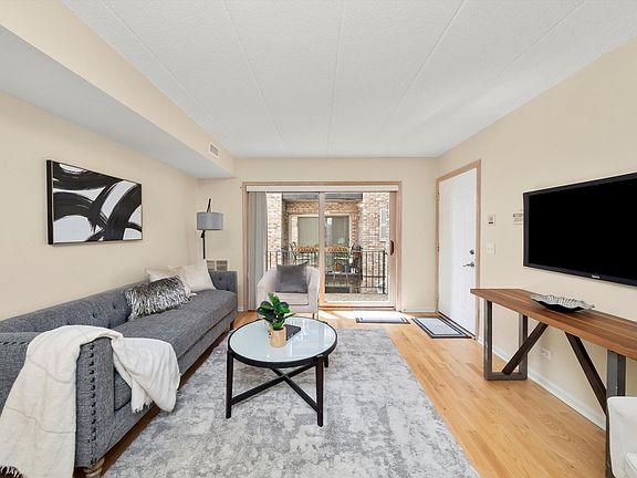 4th image of 5407 N Milwaukee Ave #2B