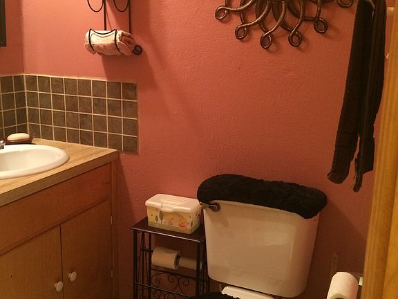 Main House 2nd Bathroom