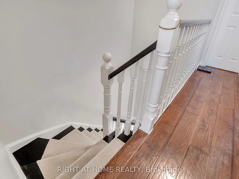 27 Melborne Ct — Photo 13
