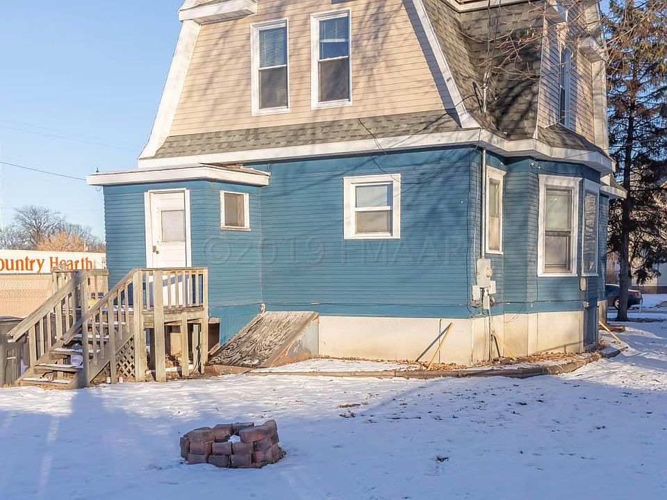 2nd image of 418 12th St N