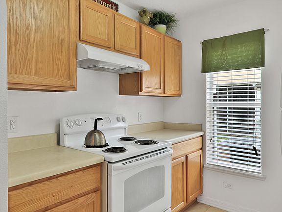 5th image of 7063 Saint Ives Ct