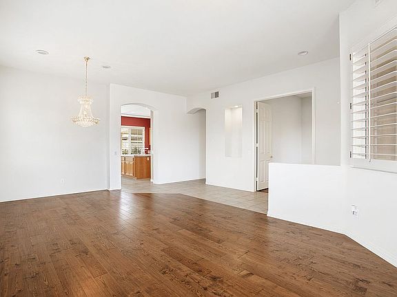 5th image of 4885 Nairn Ave