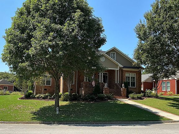 3rd image of 119 Oak Brook Cir