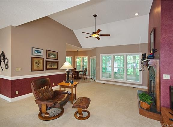 5th image of 101 White Cedar Ln